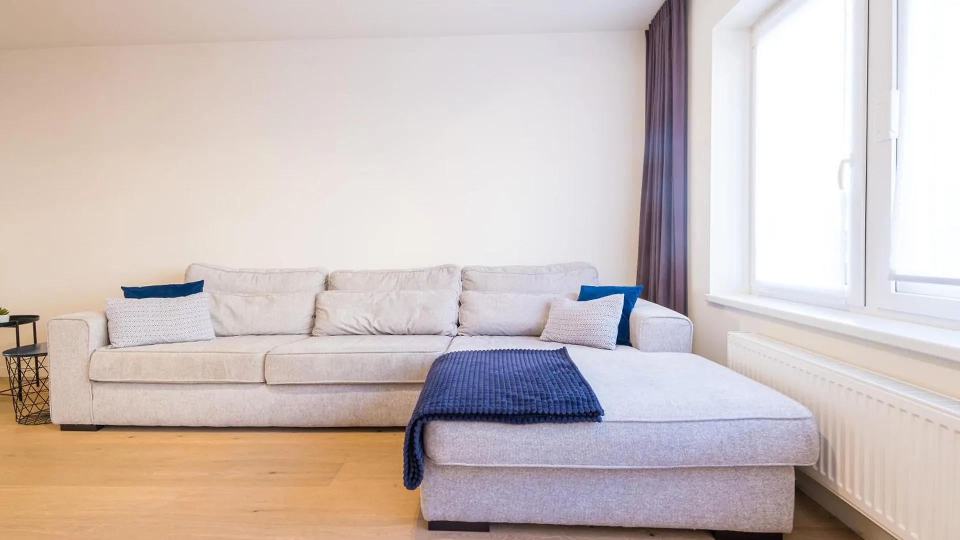 Renovated 2-Bedroom Apartment In Oostende 0*, Ostend